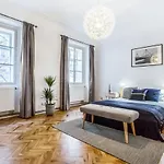 Old Town 2 Bdr Apartment, Free Coffee