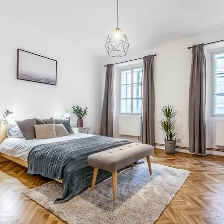 Old Town 2 Bdr Apartment, Free Coffee *