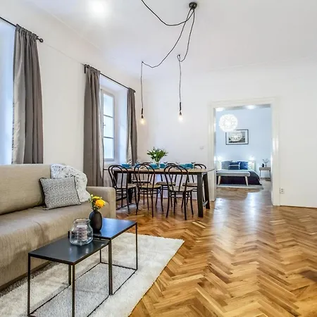 Old Town 2 Bdr Apartment, Free Coffee Apartment Prague